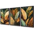 Tríptico Selva Feuillage com moldura caixinha e impressão premium. Folhas tropicais sofisticadas em tons dourados e verdes para salas e quartos elegantes.