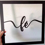 Conjunto de 3 quadros vazados "Amor, Fé e Gratidão" em MDF preto 30x30cm. Design minimalista, sustentável e fácil instalação com fita dupla face. Envio imediato.