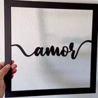 Conjunto de 3 quadros vazados "Amor, Fé e Gratidão" em MDF preto 30x30cm. Design minimalista, sustentável e fácil instalação com fita dupla face. Envio imediato.