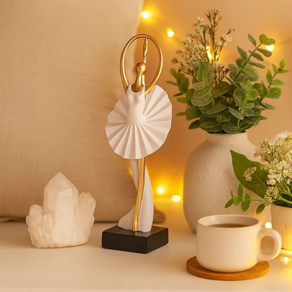 Escultura Ballet Bailarina Toque Dourado em resina, design branco e dourado minimalista. Peça elegante para aparadores, mesas e estantes, perfeita para amantes de dança.