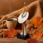 Escultura Ballet Bailarina Toque Dourado em resina, design branco e dourado minimalista. Peça elegante para aparadores, mesas e estantes, perfeita para amantes de dança.