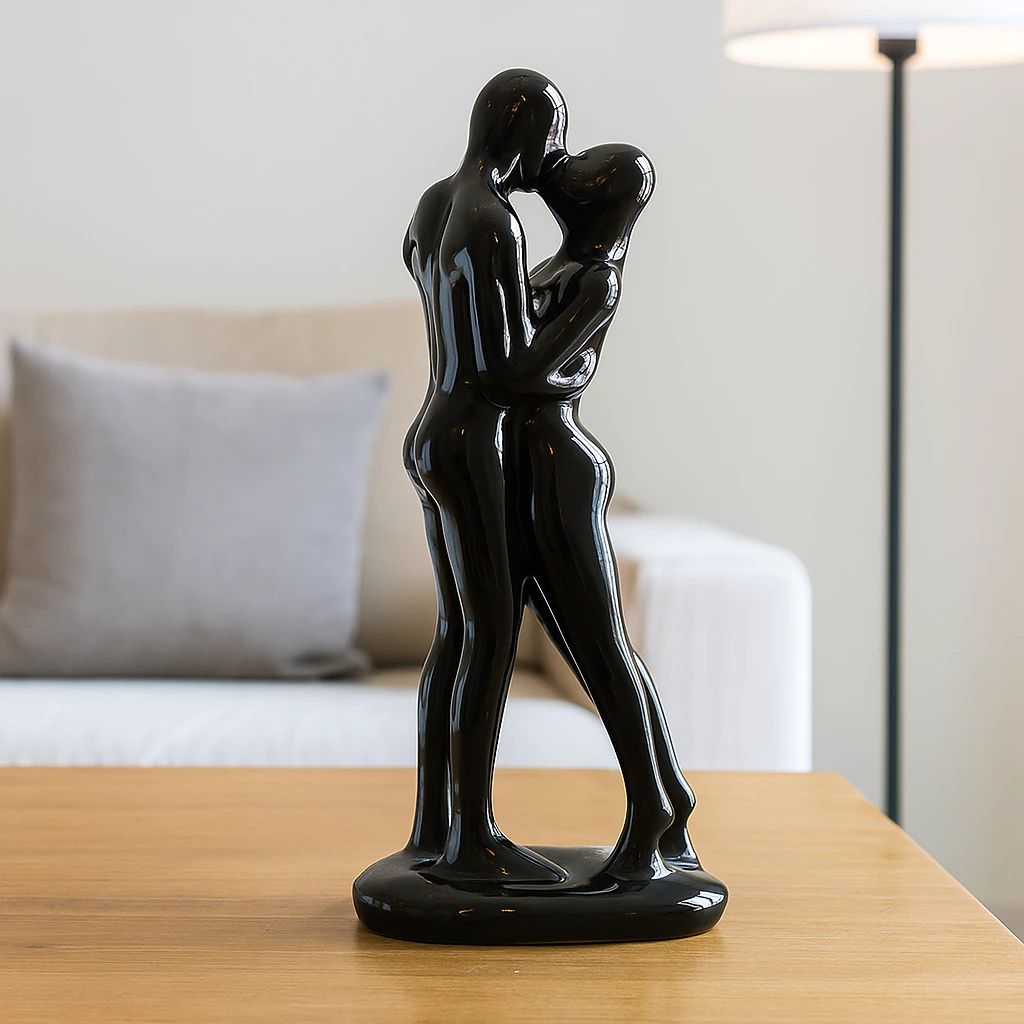 Escultura Beijo Eterno Baiser em cerâmica 33cm, com base em feltro e acabamento brilhante. Peça romântica e sofisticada para salas, quartos e presentes especiais.