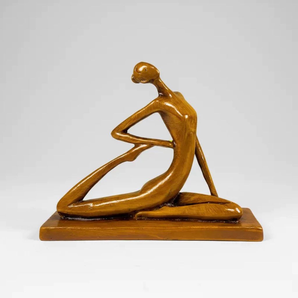 Escultura Minimalista Ballerine em gesso, 24cm, com design estilizado de bailarina. Peça decorativa elegante para salas, quartos, estúdios e home office.