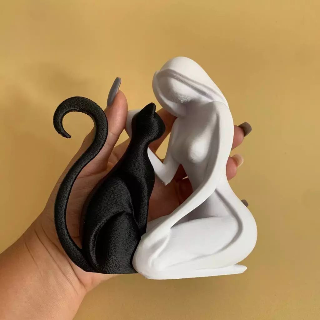 Escultura Moderna Mãe de Gatos Lisse Louhir