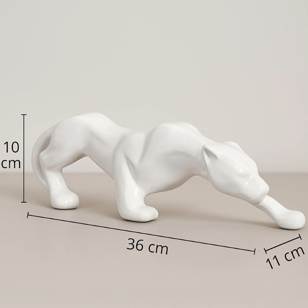 Escultura Pantera Geométrica em cerâmica 36cm, símbolo de elegância e poder. Peça decorativa moderna para aparadores, estantes, racks e home office.