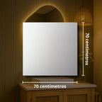 Espelho Carré 70x70cm em vidro real 3mm com bordas lapidadas. Resistente à umidade e com opções de instalação para banheiros, quartos, salas e halls.