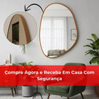 Espelho Grande Corte Livre Arrondi 60x40 com moldura em couro ecológico premium e vidro lapidado 3mm. Design orgânico moderno para banheiros, quartos e salas.