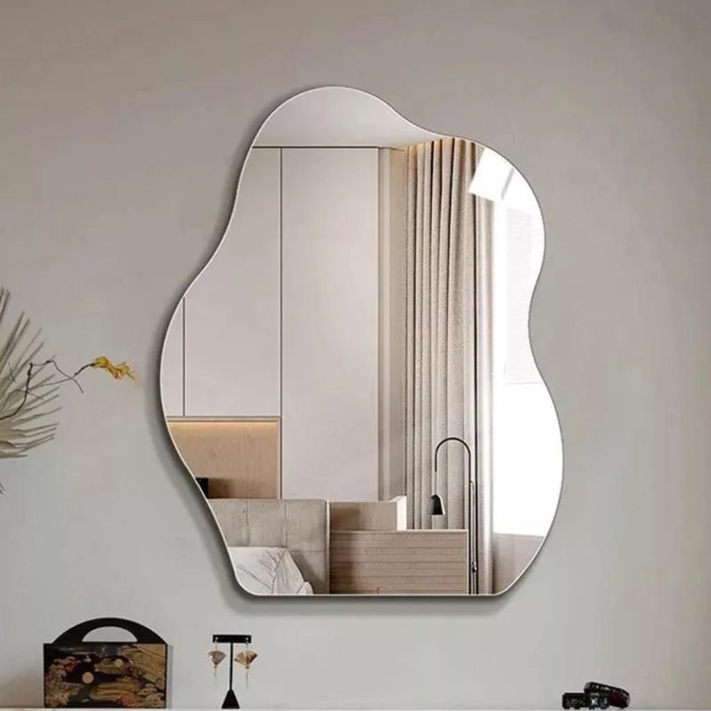 Espelho Orgânico Lapidado LED Flamme 50x80cm com opção de LED à pilha, com fonte ou sem LED. Design moderno, borda lapidada e imagem nítida para seu ambiente.