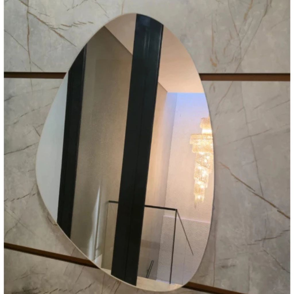 Espelho Requin Orgânico com opção de LED quente ou frio. Design fluido, vidro lapidado 3mm e alimentação bivolt ou pilha. Elegância para banheiros e quartos.