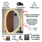 Espelho Requin Orgânico com opção de LED quente ou frio. Design fluido, vidro lapidado 3mm e alimentação bivolt ou pilha. Elegância para banheiros e quartos.