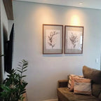 Kit 2 quadros botânicos Deux Floral 50x70 com moldura caixinha. Arte vintage elegante, impressão premium e opção com/sem vidro. Para salas e quartos.