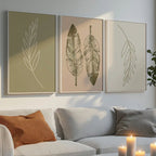 Kit 3 Quadros Feuille com moldura laqueada e design botânico. Impressão HD em vinil, material sustentável e sofisticado para decorar salas, quartos e escritórios.