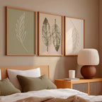 Kit 3 Quadros Feuille com moldura laqueada e design botânico. Impressão HD em vinil, material sustentável e sofisticado para decorar salas, quartos e escritórios.