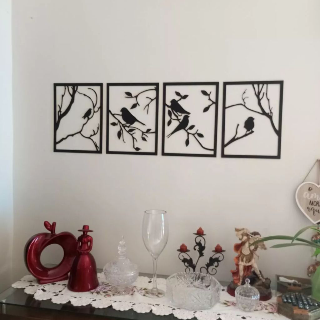 Kit 4 Quadros Decorativos de pássaros vazados em MDF preto fosco. Design minimalista e moderno para salas e quartos. Fácil instalação com fita 3M inclusa.