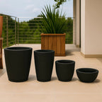 Kit 4 Vasos Brossé em polietileno resistente, leves e com drenagem. Formatos variados para plantas em áreas internas e externas. Envio imediato e durabilidade.