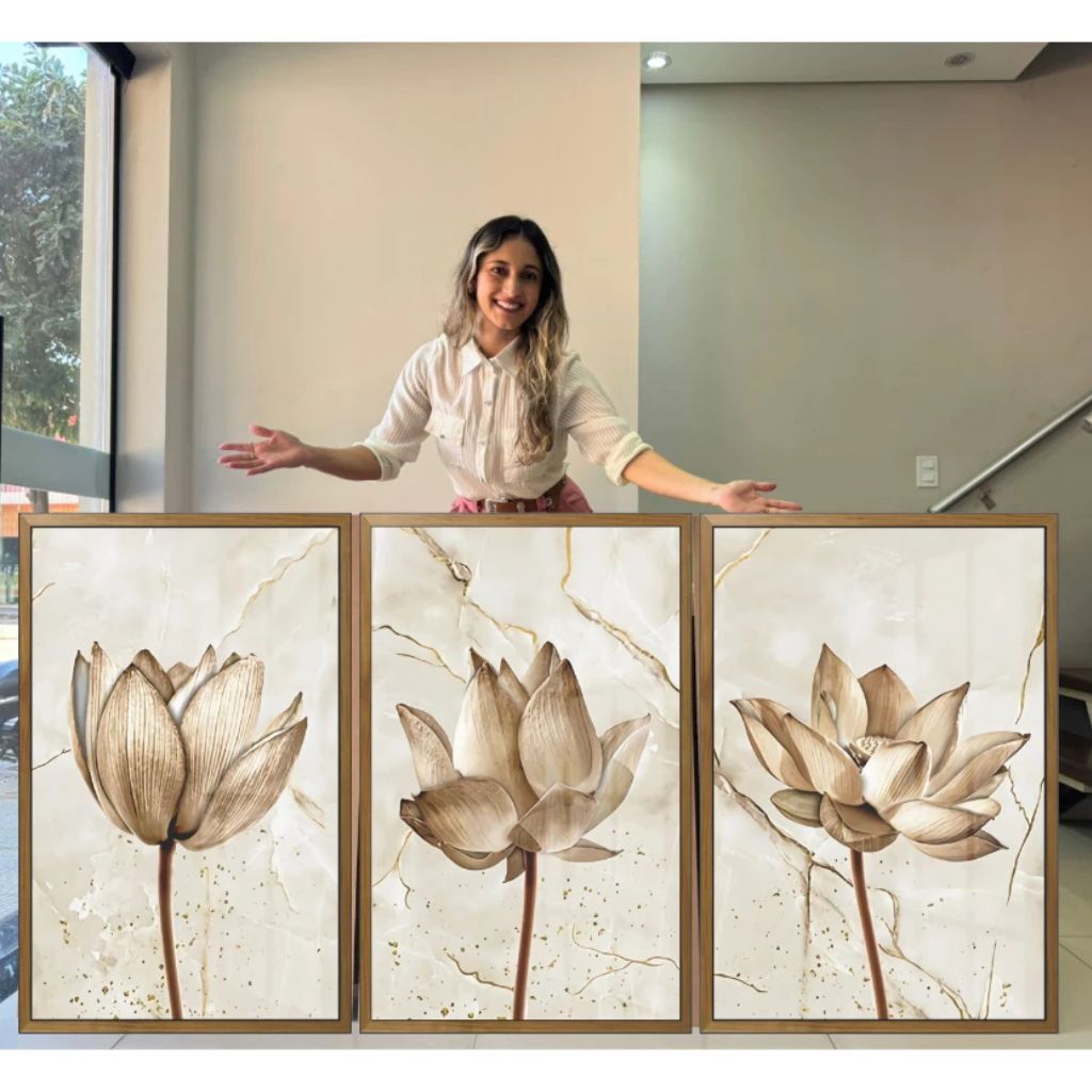 Kit Trois Fleurs com 3 quadros florais em MDF e impressão fotográfica. Sem moldura, fácil instalação e design elegante para salas, quartos e escritórios.
