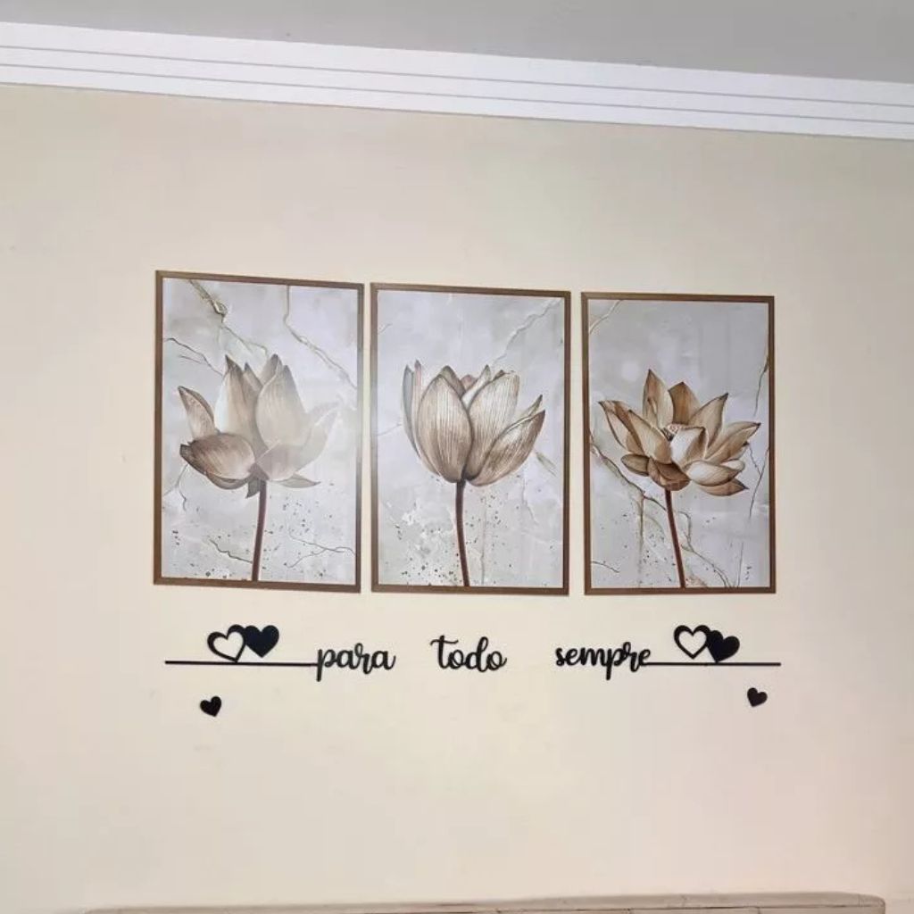 Kit Trois Fleurs com 3 quadros florais em MDF e impressão fotográfica. Sem moldura, fácil instalação e design elegante para salas, quartos e escritórios.
