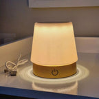 Luminária Chaud com haste retrátil, tecnologia touch e LED branco quente. Recarregável via USB, bateria de longa duração e design moderno. Ideal para cabeceiras.