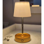 Luminária Chaud com haste retrátil, tecnologia touch e LED branco quente. Recarregável via USB, bateria de longa duração e design moderno. Ideal para cabeceiras.