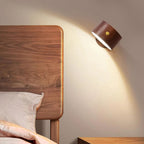 Luminária magnética em madeira com bateria 1200mAh, luz ajustável 2700K-4500K e interruptor toque. Instalação fácil com adesivo 3M, ideal para quartos e salas.