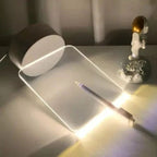 Luminária quadro de anotações com efeito 3D LED, 3 cores de luz e marcador incluso. Reutilizável, portátil e perfeita para decorar quartos e mesas com criatividade.