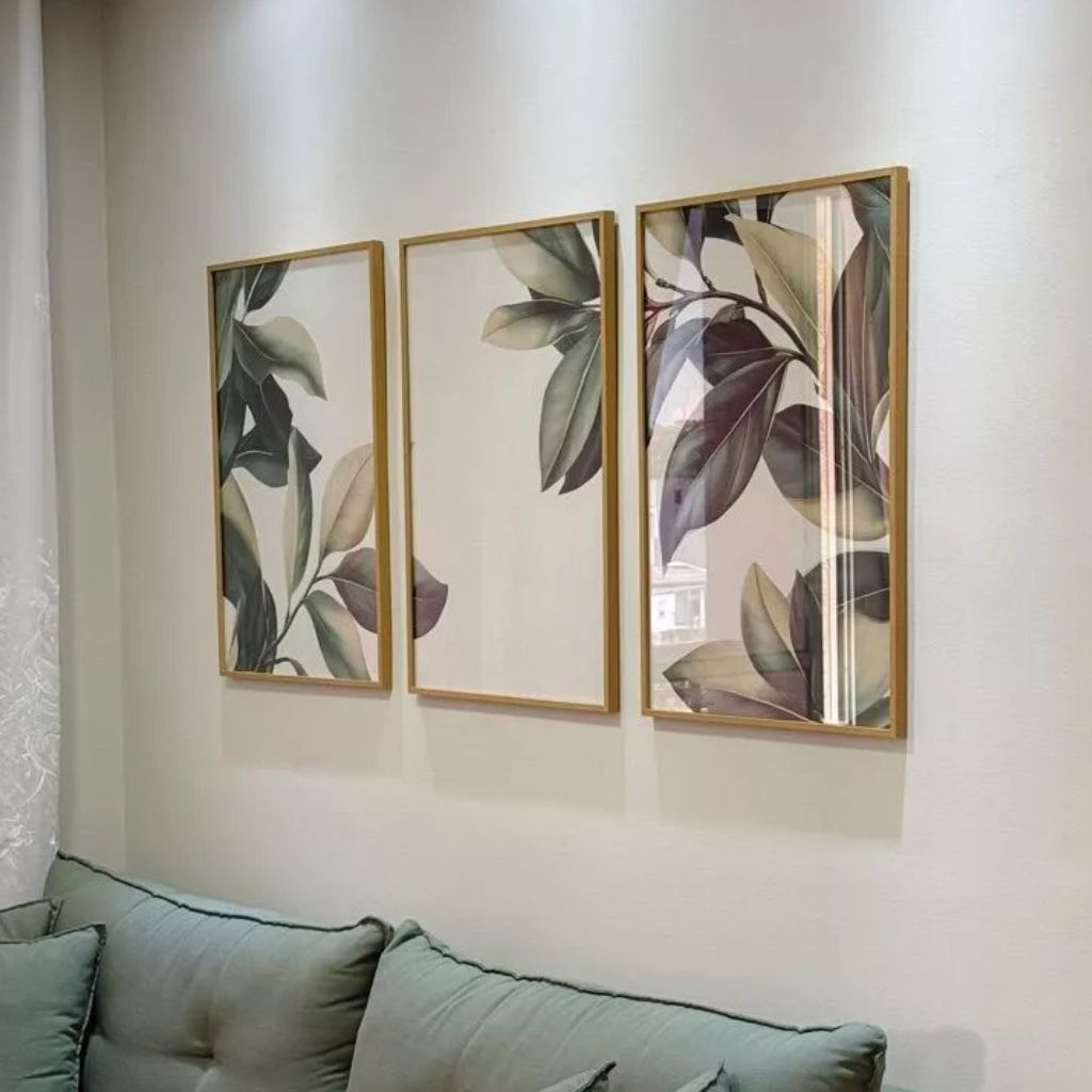Kit 3 quadros Peinture Feuilles 60x90 com moldura caixinha. Arte botânica clean, impressão premium e opções com/sem vidro. Elegância natural para qualquer ambiente.