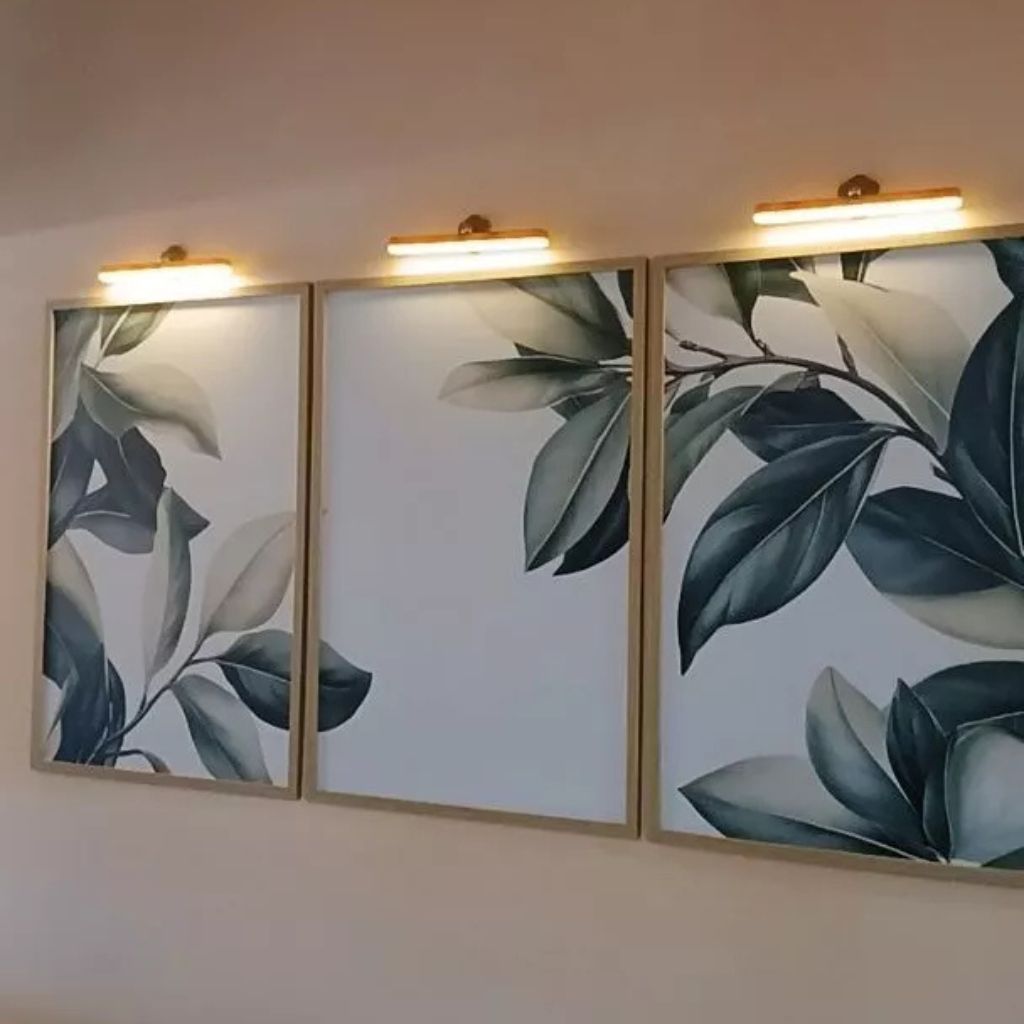 Kit 3 quadros Peinture Feuilles 60x90 com moldura caixinha. Arte botânica clean, impressão premium e opções com/sem vidro. Elegância natural para qualquer ambiente.