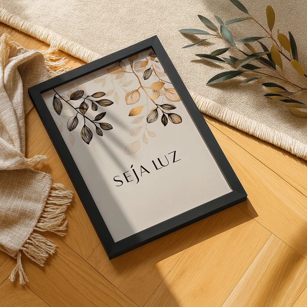 Quadro C'est "Seja Luz" com moldura em madeira laqueada e MDF de alta qualidade. Design moderno e sofisticado para decorar salas, quartos e escritórios com estilo.