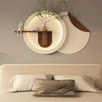 Quadro decorativo em MDF pintado à mão com LED 3000K e vaso. Design moderno, textura elegante e funcionamento por bateria 9V. Ideal para salas e quartos.