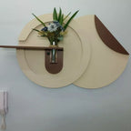 Quadro decorativo em MDF pintado à mão com LED 3000K e vaso. Design moderno, textura elegante e funcionamento por bateria 9V. Ideal para salas e quartos.