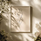 Quadro Traço Raso Arte Féminin com moldura laqueada e impressão HD. Arte minimalista feminina para salas, quartos, escritórios e decoração clean.