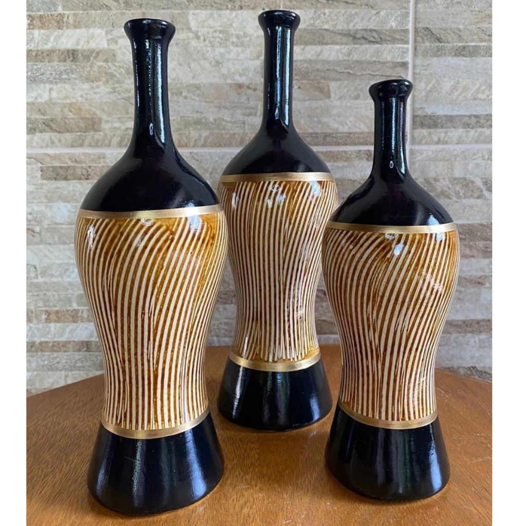 Trio Vasos Luxe em cerâmica com pintura artesanal a frio. Três tamanhos, uso decorativo, perfeito para aparadores, racks e mesas. Peças elegantes e únicas.