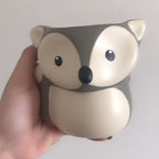 Kit com 2 vasos de raposinha em cerâmica para suculentas e cactos. Design lúdico e delicado para decorar mesas, prateleiras e nichos com muito charme.